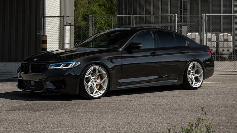 F90 BMW M5 Competition с новыми колесами удивил фанатов на фоне провального G90