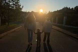 Дочь Анастасии Заворотнюк поделилась фото с 83-летней бабушкой и сыном
