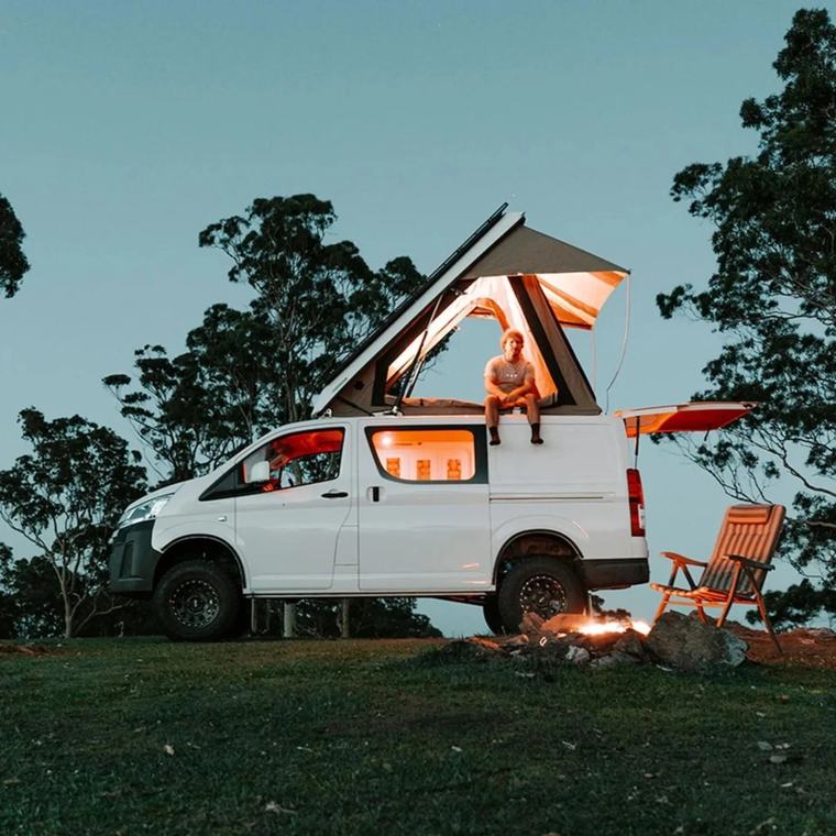 Headspace Campers представила экспедиционный автодом на базе Toyota HiAce с уникальным клиренсом