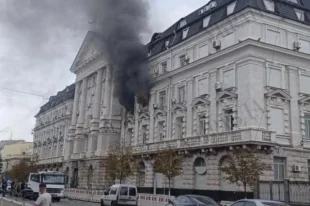 В Сети появились кадры пожара в здании СБУ в Киеве