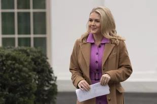 Дудаков указал на странную деталь в уходе Левитт из команды Трампа