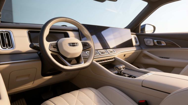 Geely Monjaro Plus: тридцать дюймов экрана и электрические кресла для всех