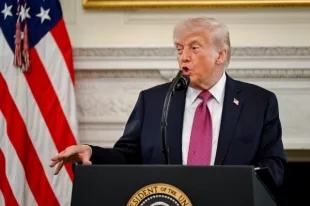 Трамп заявил, что его не беспокоит возможность выхода ИИ из-под контроля