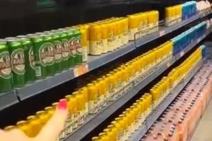 Пустые полки заполнили пивом и квасом в супермаркете Одессы