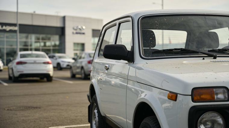 Lada Niva Legend с новым мотором: цены у дилеров выросли до 1,36 млн рублей